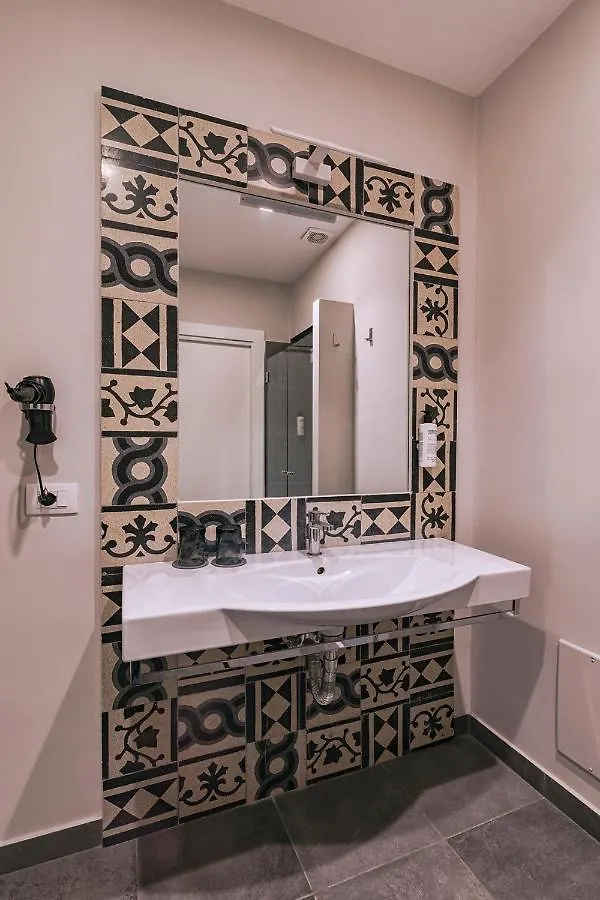La Smorfia Otel Napoli 2*,