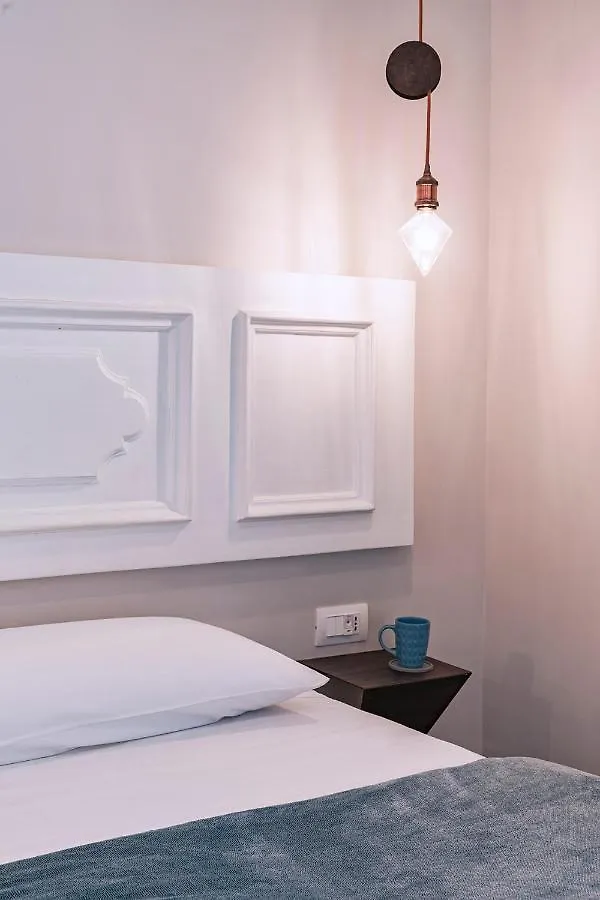 La Smorfia Otel Napoli 2*,  İtalya